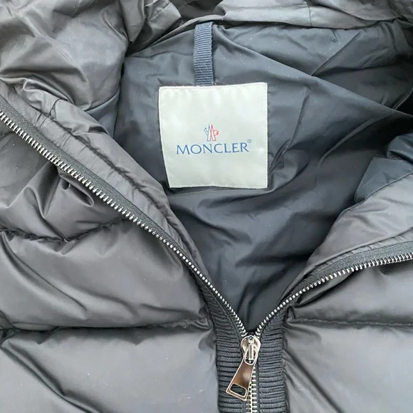 black moncler puffer jacket with fur. size 0 it's worn very little.
